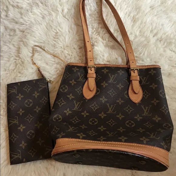 Louis Vuitton Handbags - Louis Vuitton bucket PM AUTHENTIC